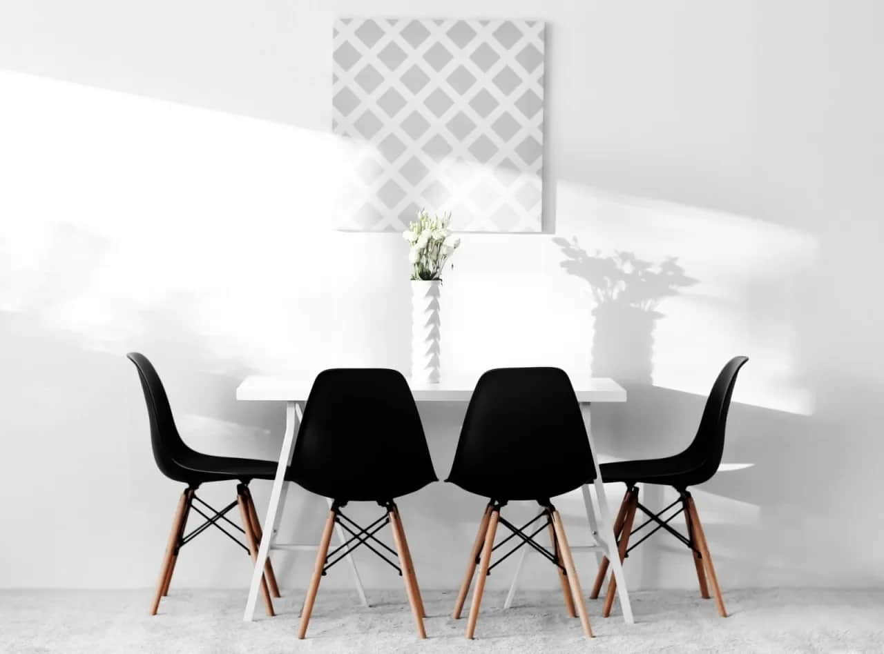 Jakie krzesła do białego stołu: najlepsze propozycje dla Twojego wnętrza