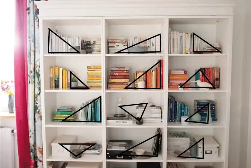 Jak ułożyć książki na regale, by stworzyć piękną przestrzeń?
