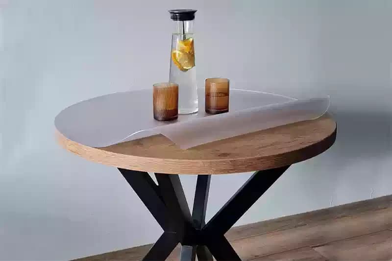 Jak zabezpieczyć stół przed zarysowaniem i uniknąć kosztownych napraw