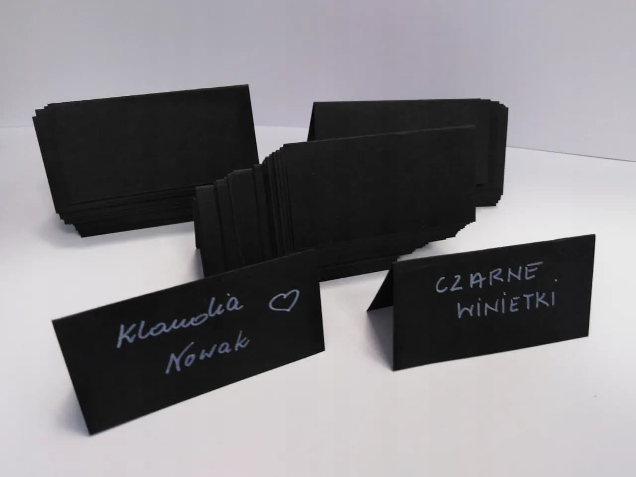 Jak udekorować stół na 18 urodziny – kreatywne pomysły na przyjęcie