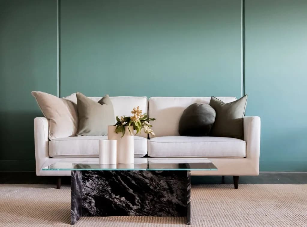 Jaka tkanina na kanapę? Wybierz materiał, który przetrwa lata