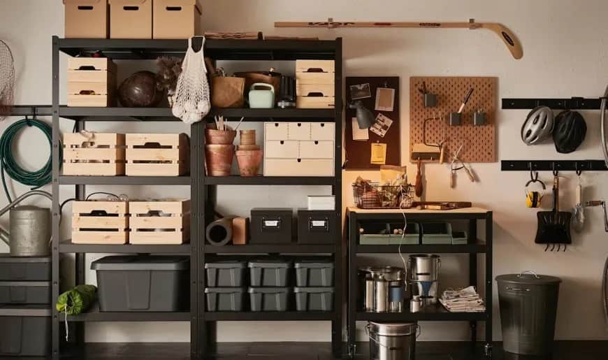 Jak skutecznie zasłonić otwarty regał i poprawić jego wygląd