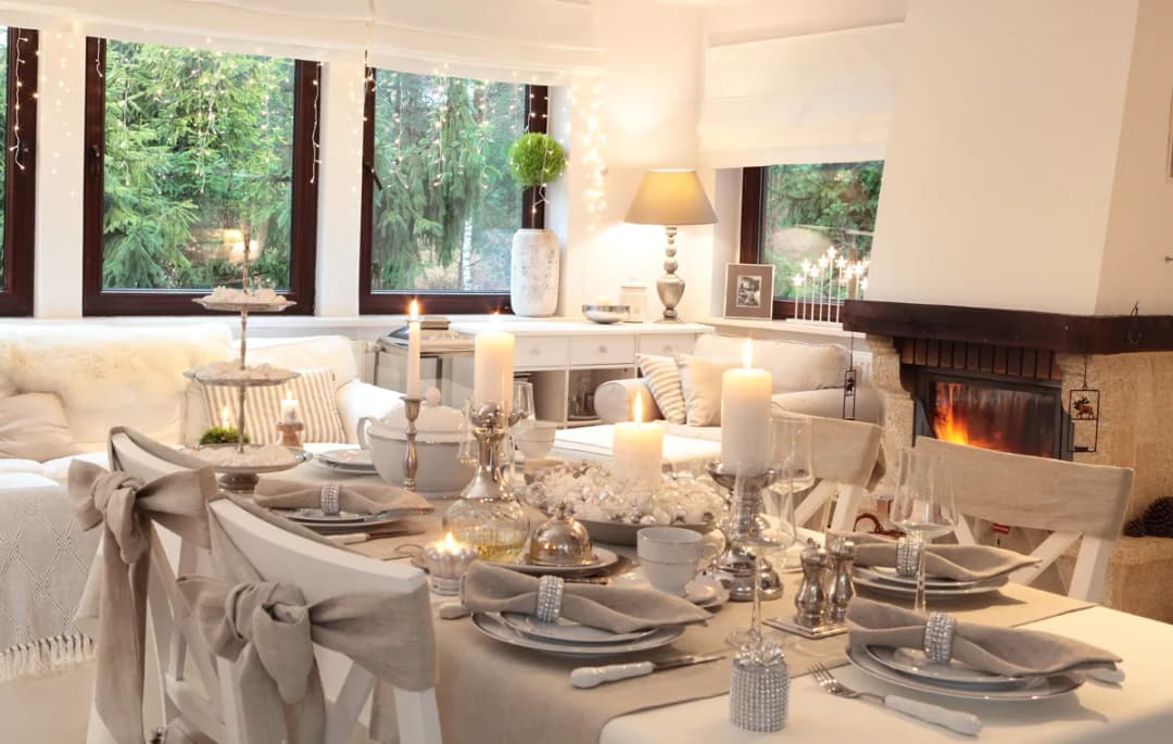 Jak ozdobić krzesła na Boże Narodzenie - 7 kreatywnych pomysłów