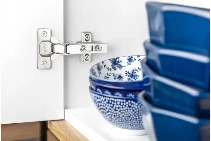 Jaki zawias do szafki - uniknij błędów przy wyborze i montażu